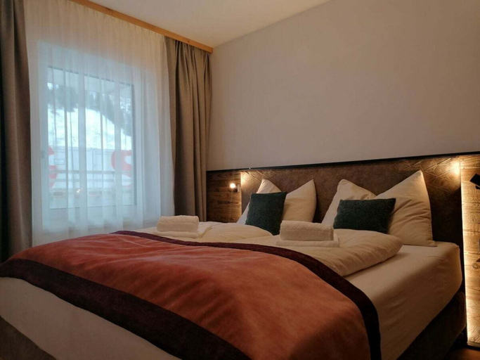 Room 4, Holiday Apartment With 2 Bedrooms, Zell am See