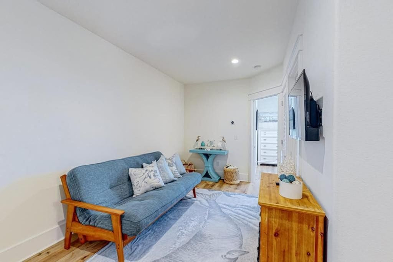Living area 2, The Spotted Sandpiper, Walton