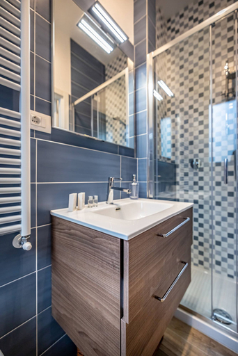 Bathroom 5, Landino 7, Florence