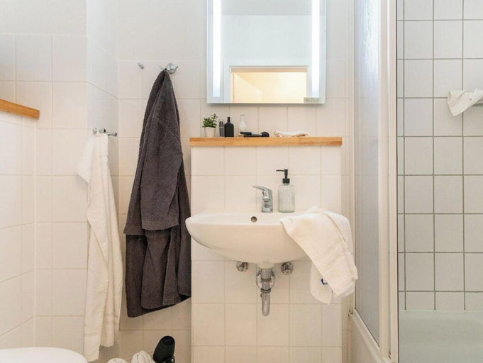 Bathroom 3, Holiday Apartment With 2 Bedrooms, Ostholstein