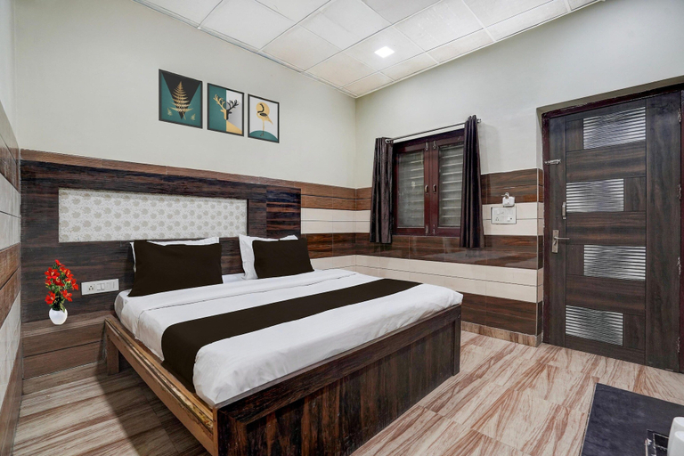 Room 5, Hotel O Mathura Janam Bhumi Link Road, Mathura