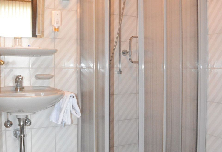 Bathroom 3, Gasthof Lowen Worb bei Bern, Konolfingen