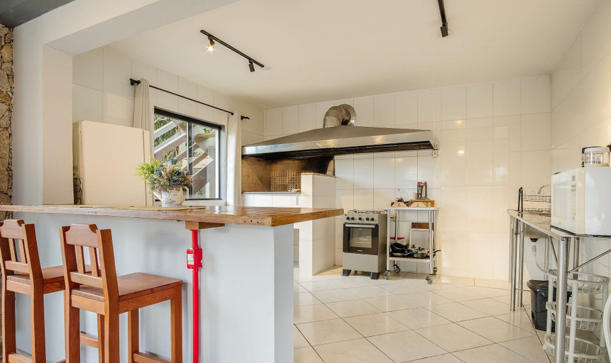Private kitchen 3, Cozy Ground Floor Studio at Praia do Rosa Prn0001, Imbituba