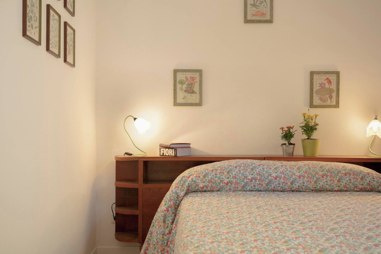 Room 4, Canne, Florence