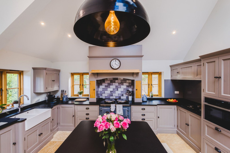 Room 3, The Old Stables - Cotswolds Country Retreat With Shepherd s Hut, Swindon