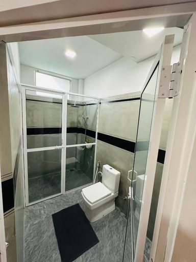 Bathroom 4, Peak Blooms, Ella