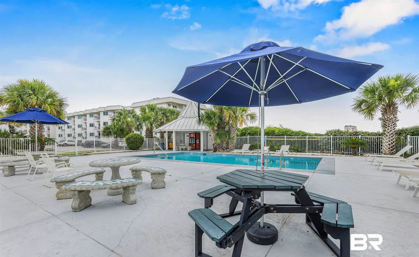 Room 3, Golden Sunsets - 2 Bed Pool Beach Fun, Baldwin
