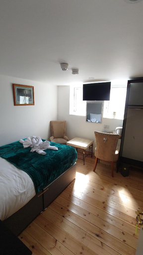 Bedroom 2, Adnans Hotel, Birmingham