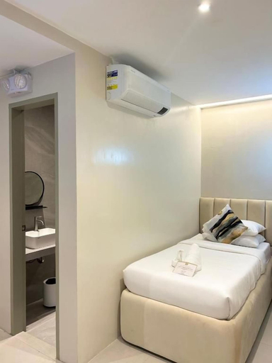 Room 5, Olive's Suites, Kalibo