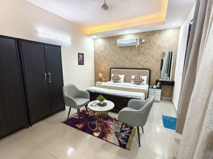 Room 5, hotel roomin, Gautam Buddha Nagar