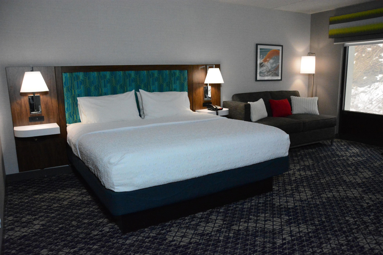 Bedroom 3, Hampton Inn Cambridge, Guernsey