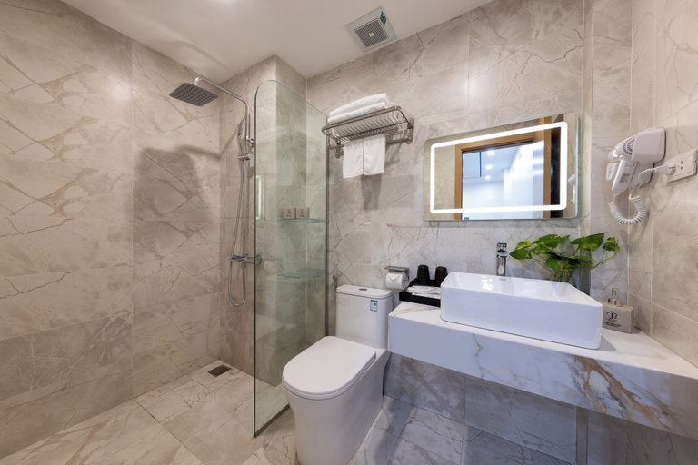 Bathroom 4, Westlake House by Jen, Tây Hồ