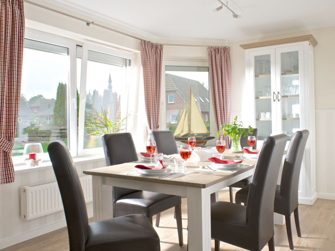 Dining 5, Holiday Home in Tating With Swimming Pool, Nordfriesland