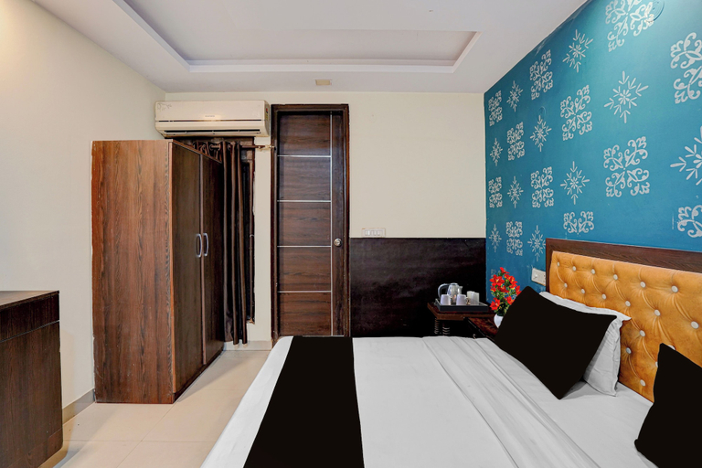 Room 3, Hotel O IGI Airport Mahipalpur, Delhi