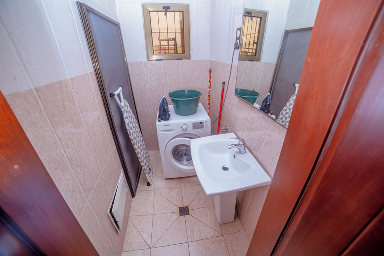 Bathroom 5, LOUMIA Residency, Wouri