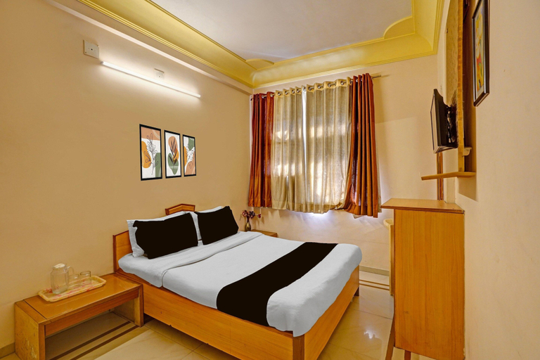 Room 5, Classic Hotel Vrundavan Residency, Vadodara