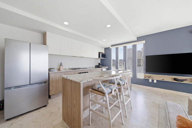 Private kitchen 3, Brand New Pet-friendly Condo - Private Pool, La Paz