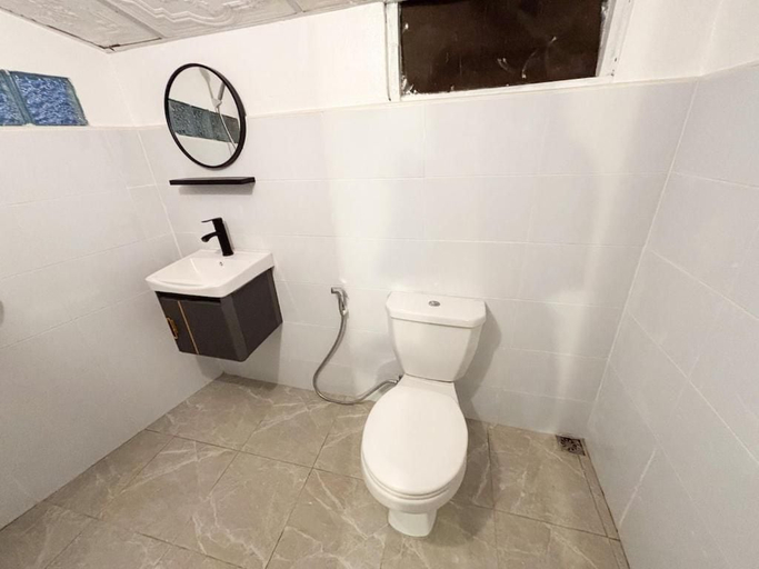 Bathroom 4, Easy House, Pai