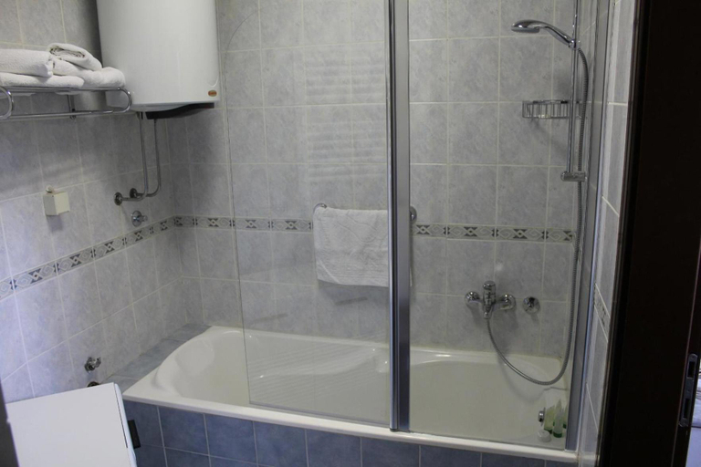 Bathroom 3, Hotel Crnogorska Kuca