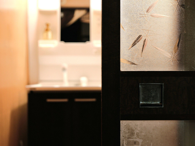 Bathroom 5, Shijokarasuma Jurakuan, Kyoto