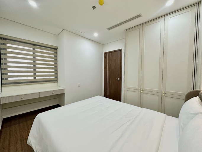 Room 5, Capital Elite, Từ Liêm