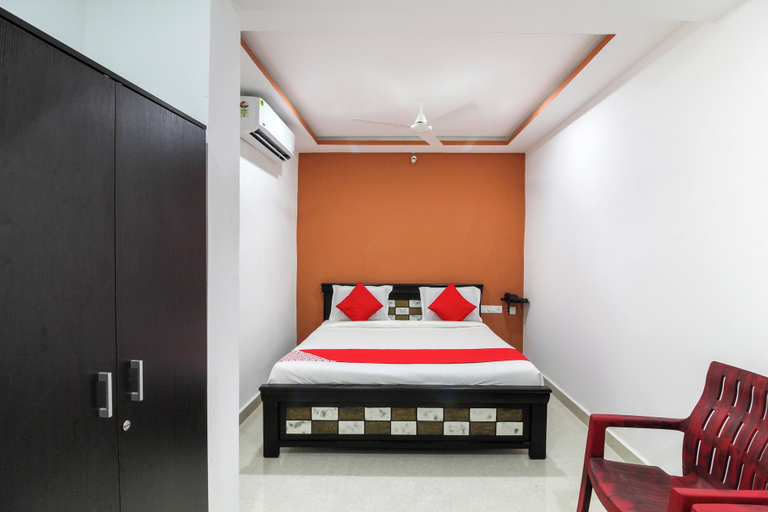Room 4, Super Hotel O New Cyber Grand Madhapur, Hyderabad