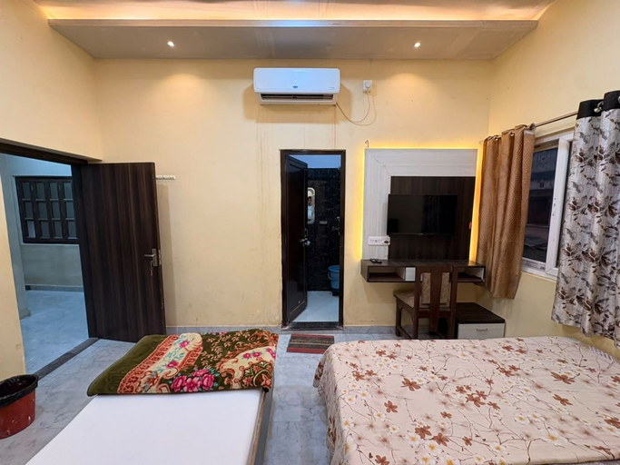 Room 2, Shivala grand guest House Varanasi, Varanasi