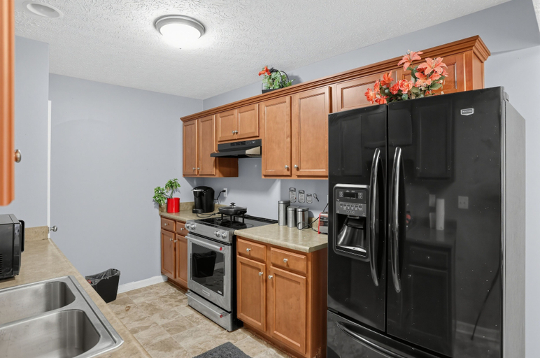 Private kitchen 4, Chef's Kitchen, Vine Grove, Family Gathering 3 Bedroom Home, Hardin