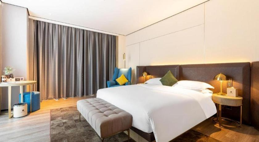 Bedroom 2, Echarm Plus Hotel Hangzhou Binjiang Xingguang Avenue, Hangzhou