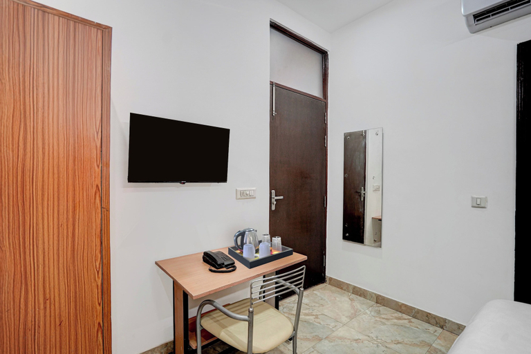 Room 5, Super Townhouse Sector 13 Gurgaon, Gurgaon