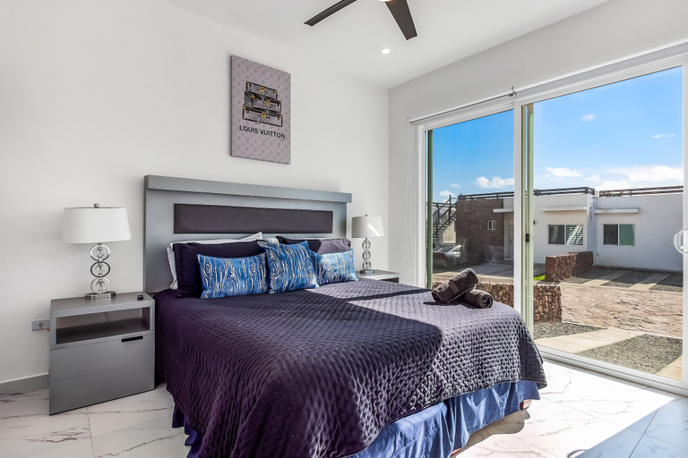 Room 5, Dog-friendly Retreat With Ocean-view Rooftop Deck, Pool, hot Tub, & Kitchen, Tijuana