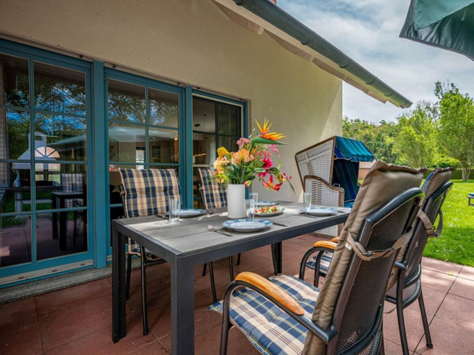 Outdoor dining 3, 1.2/t4 Holiday Home Park \"freesenbruch\", Vorpommern-Rügen