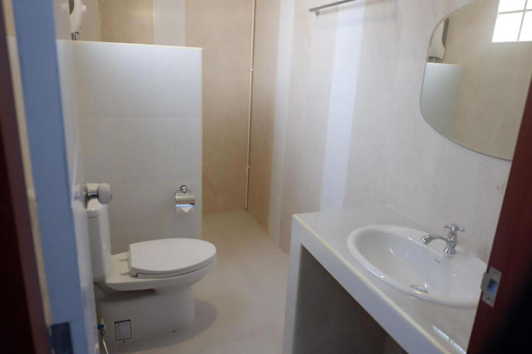 Bathroom 4, Nakarin Hotel, Muang Amnat Charoen
