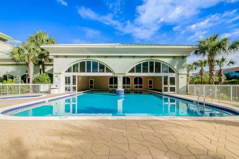 Pool 4, Celadon 1505 - Turquoise Oasis, Bay