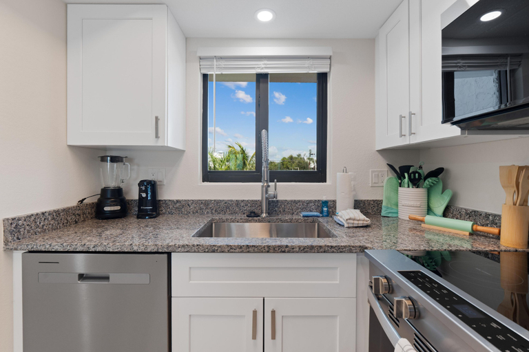 Private kitchen 4, Seaside Condo 109, Lee