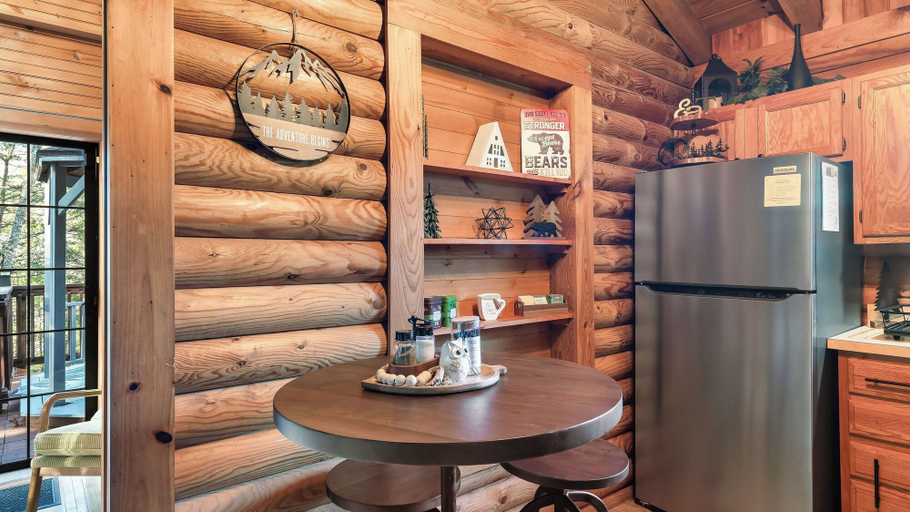 In-room dining, Happy Trails by Avantstay Wraparound Deck + Hot Tub Near Dollywood + Pigeon Forge, Sevier
