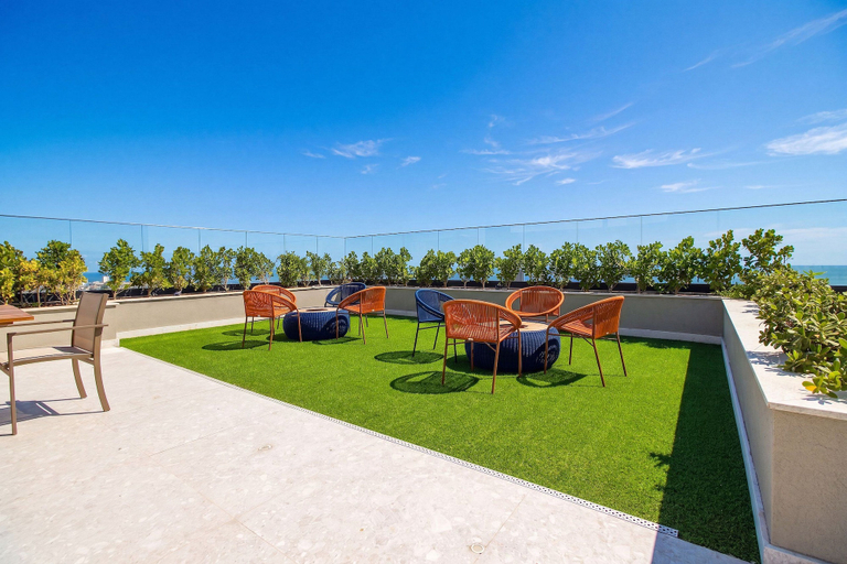 Outdoor dining 4, Beach Class Rio Vermelho - Sea View by Carpediem, Salvador