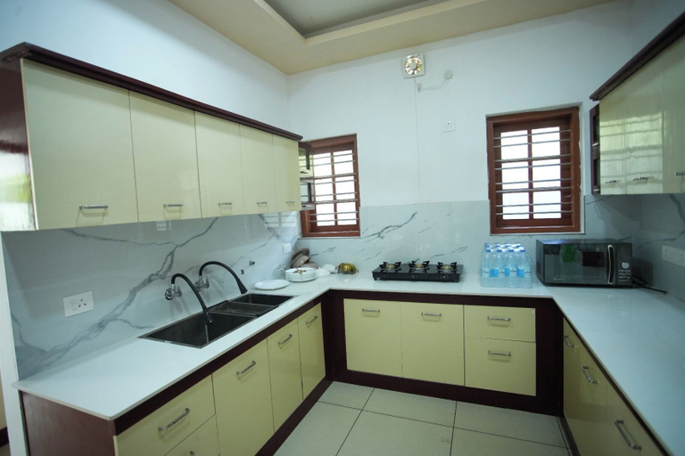 Private kitchen, Thumpoly Beach Resort, Alappuzha