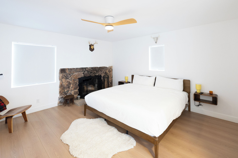 Room 2, The Terra Lodge, San Bernardino