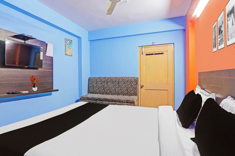 Room 5, Hotel O Karimnagar, Karimnagar