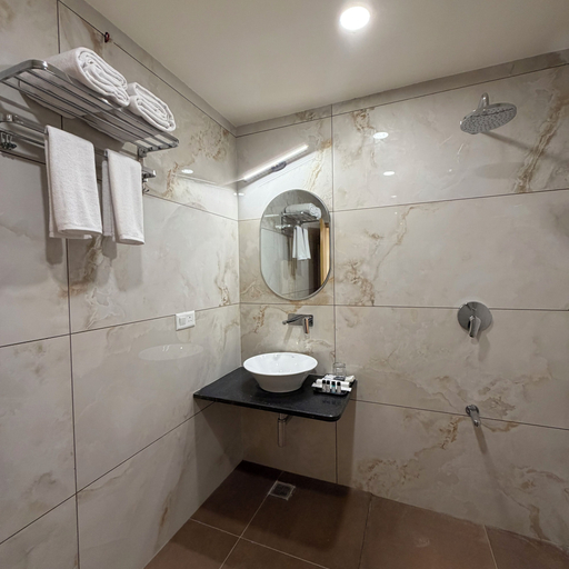 Bathroom 2, Hotel Samrat Sheraton, Varanasi