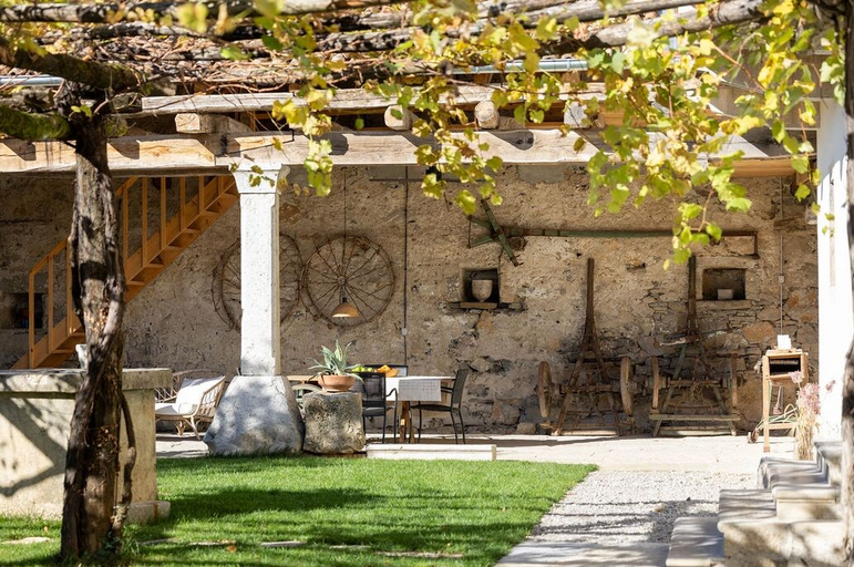 Outdoor dining 2, Vila Kobdilj 1835 - Unique Stay in Karst, Komen