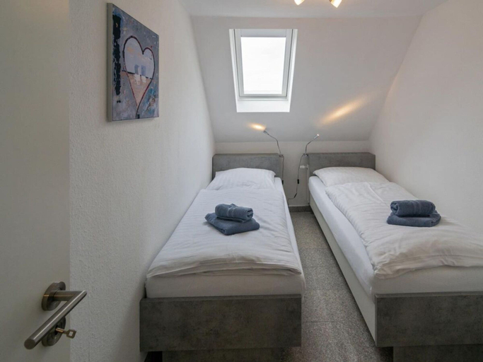 Room 2, Holiday Apartment With 1 Bedroom, Wittmund