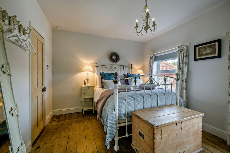 Room 5, Host Stay Silk Weaver s Cottage, Norfolk