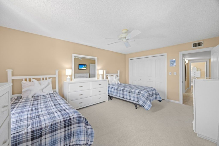Room 2, Sandpebble 4a 2 Bedroom Condo, Lee