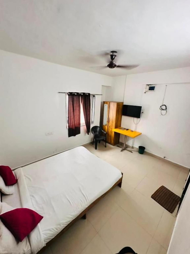 Room 2, Hotel Deluxe, Pune