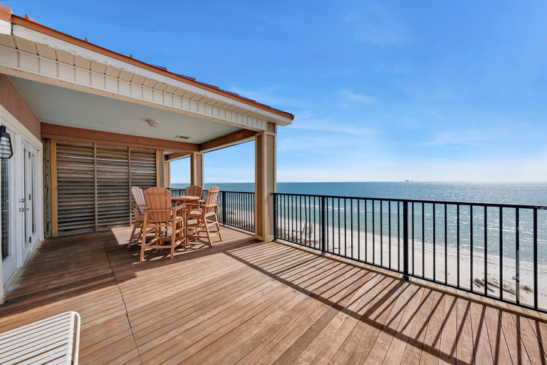 Others 5, Beach Estate, Baldwin