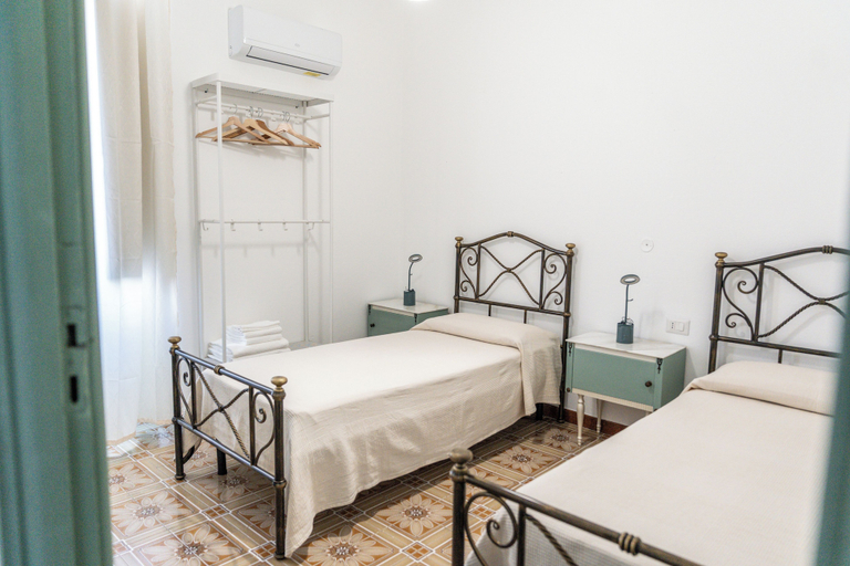 Room 2, Casa Malamida Bosa, Oristano