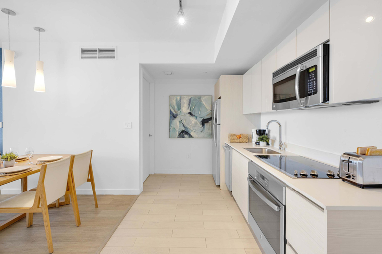 Room 3, Stylish Apartment 2BD 2bth, Broward