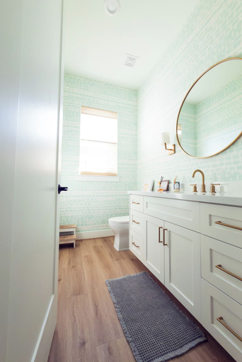 Bathroom 2, Milk & Honey Ranch, Washington